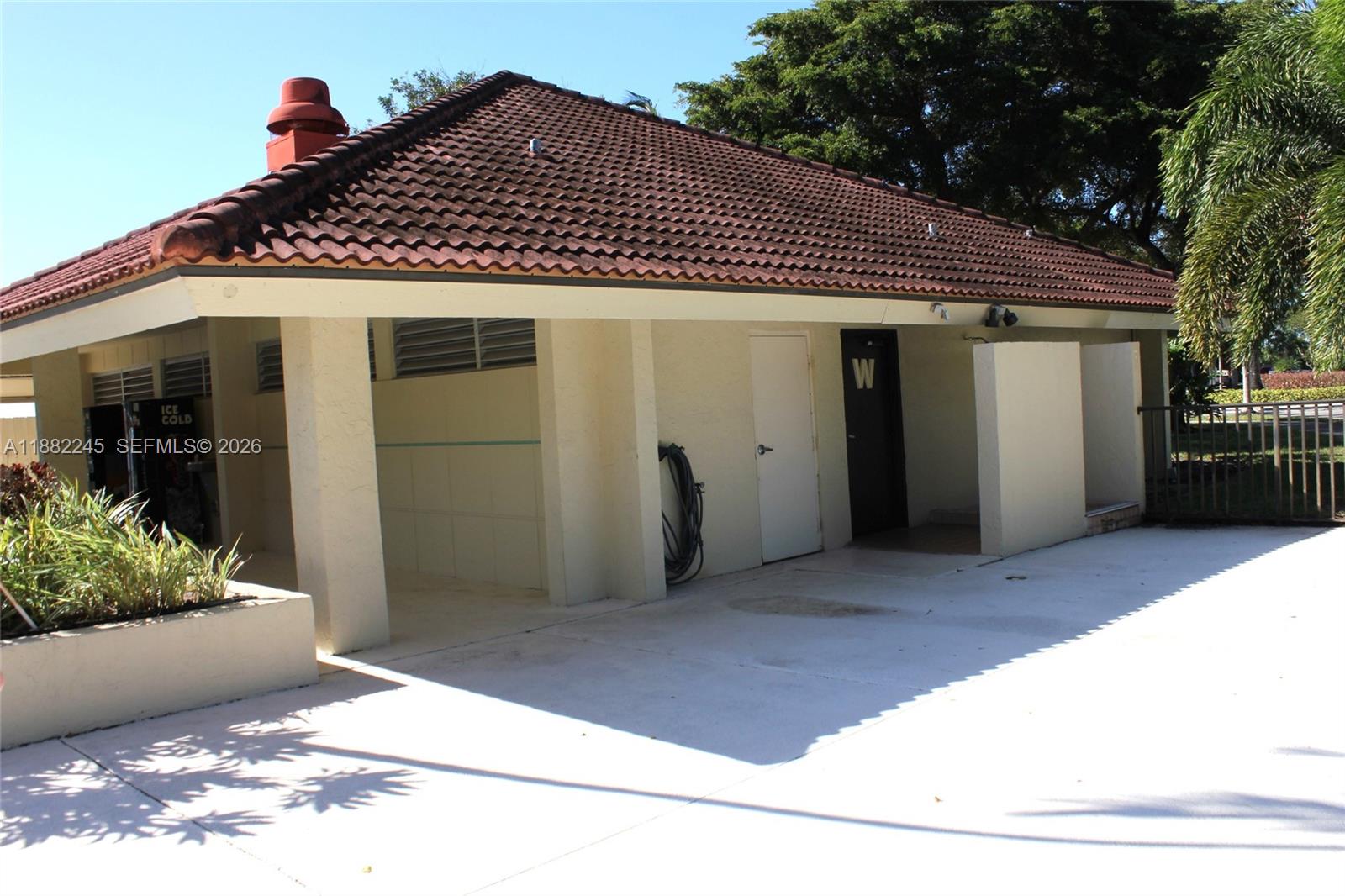 LAKE EMERALD CONDOMINIUM - Residential