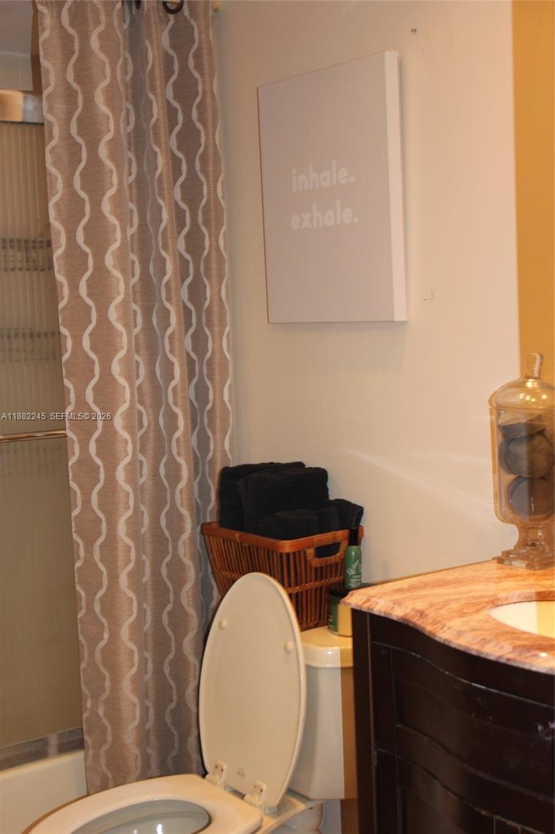 LAKE EMERALD CONDOMINIUM - Residential