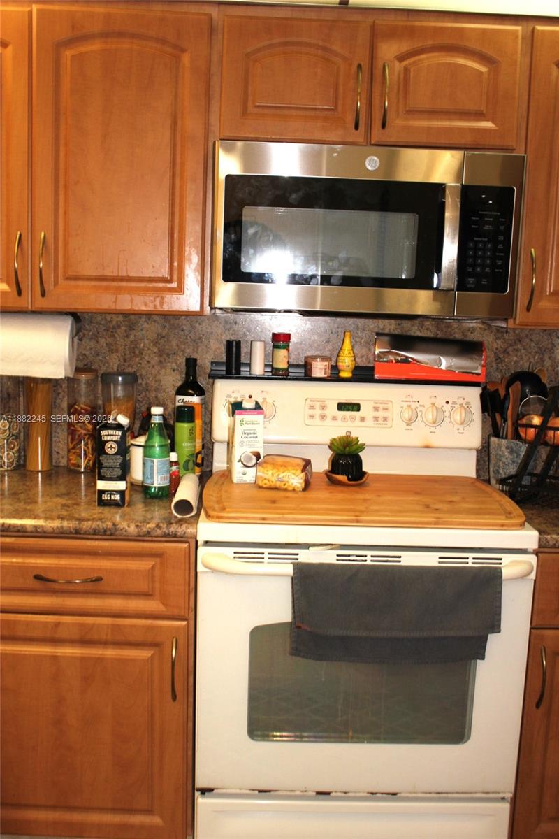 LAKE EMERALD CONDOMINIUM - Residential