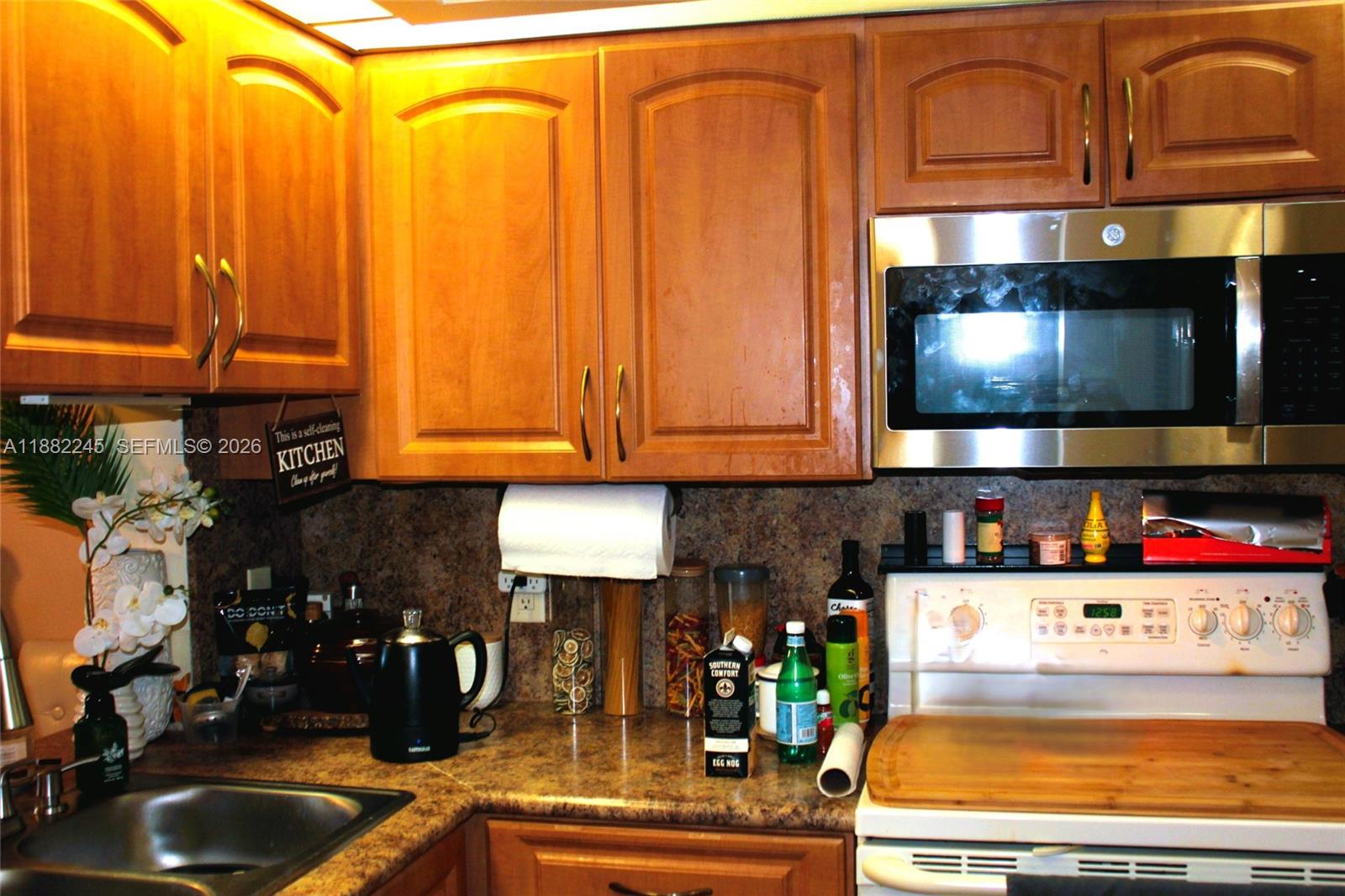 LAKE EMERALD CONDOMINIUM - Residential