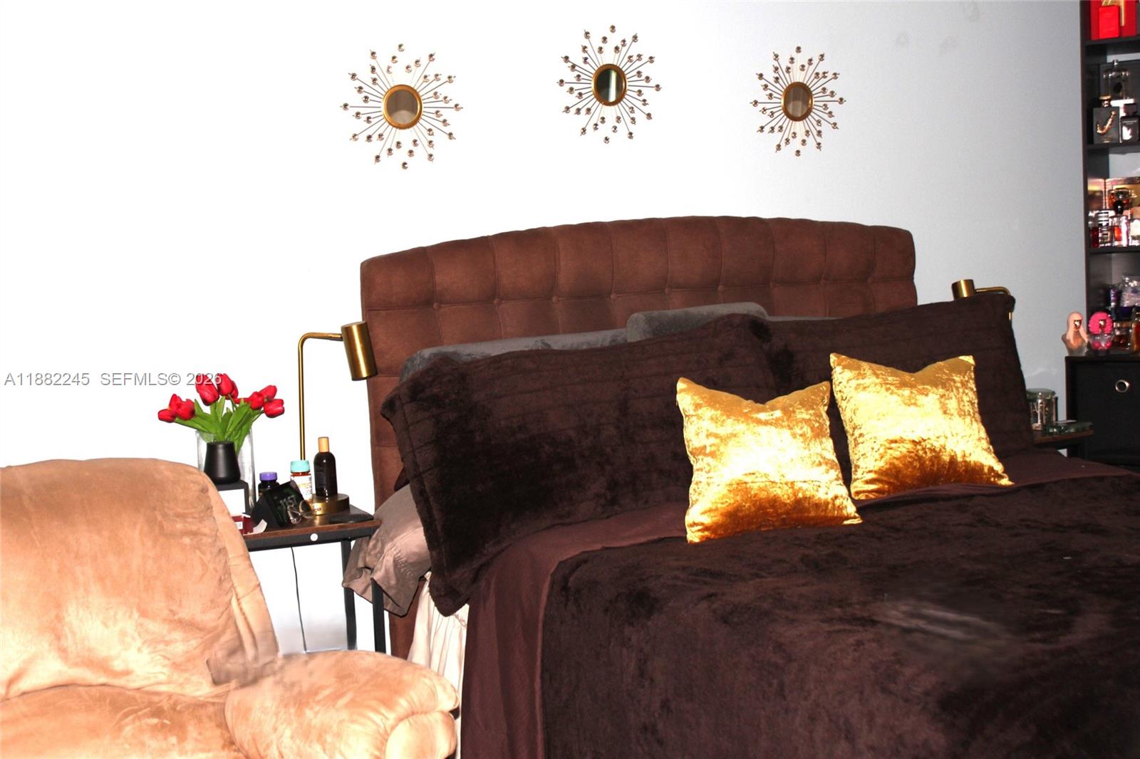 LAKE EMERALD CONDOMINIUM - Residential