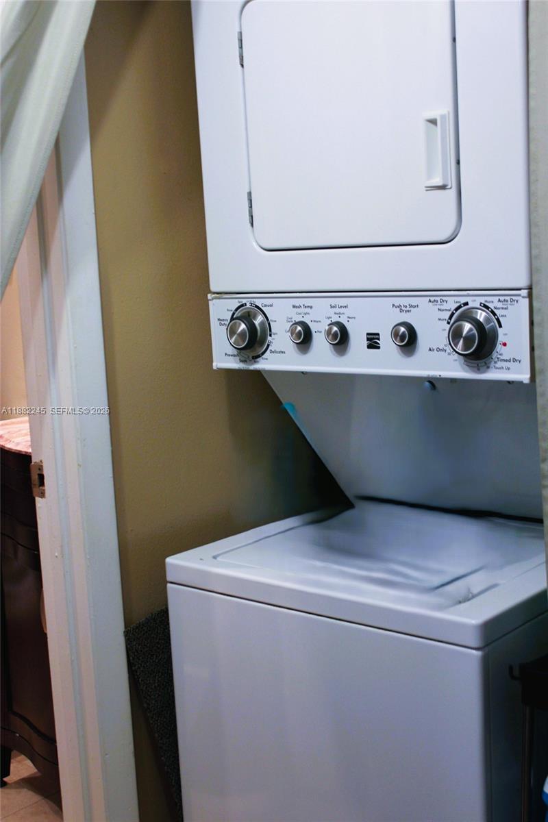 LAKE EMERALD CONDOMINIUM - Residential