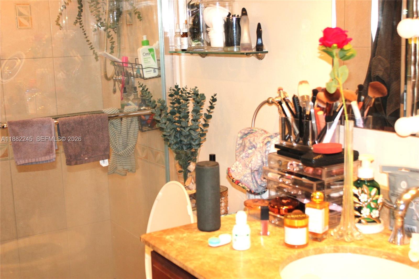 LAKE EMERALD CONDOMINIUM - Residential