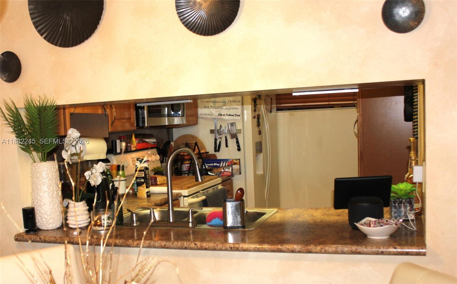 LAKE EMERALD CONDOMINIUM - Residential