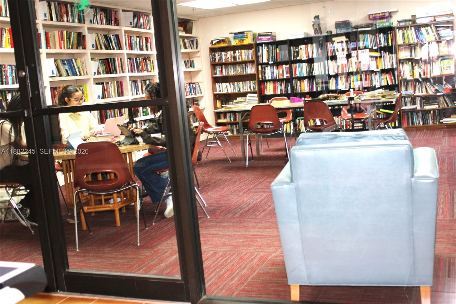 LAKE EMERALD CONDOMINIUM - Residential