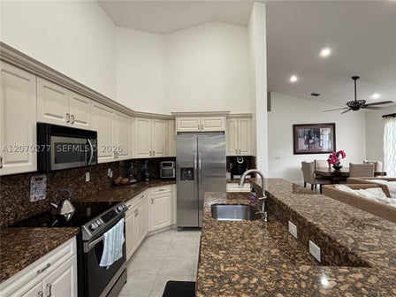 2932 NW 41ST ST — listing photo 13