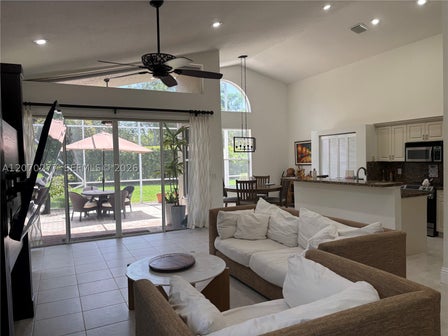2932 NW 41ST ST — listing photo 2
