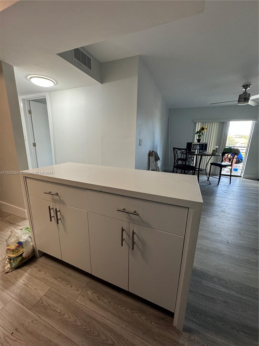THIS IS A BEAUTIFUL 3/2 UNIT TOTALLY RENOVATED TOP TO BOTTON , NEW FLOORS, BATHROOMS, WINDOWS, BLINDS, KITCHEN , QUARZ COUNTERTOP AND FIXTURES!!! BE THE FIRST ONE TO USE IT.