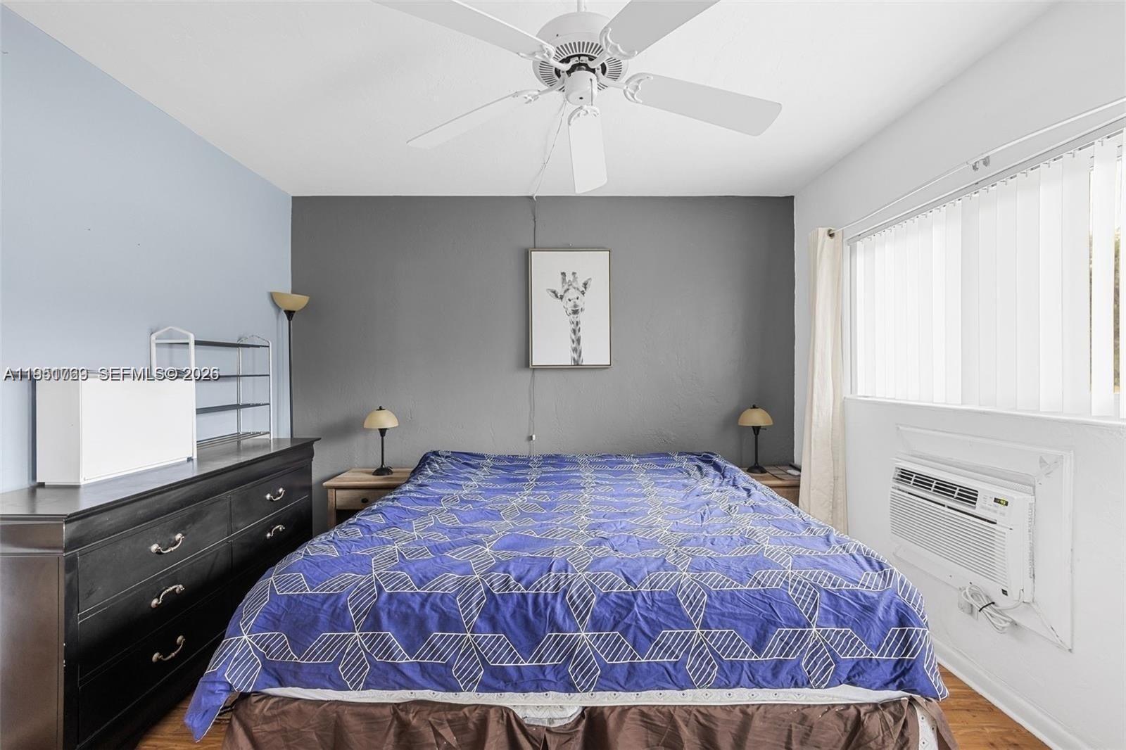 PASADENA GARDEN APARTMENT - Residential