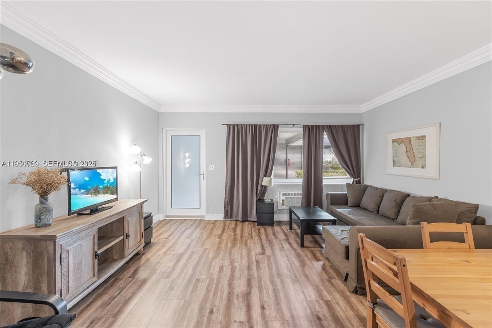 PASADENA GARDEN APARTMENT - Residential