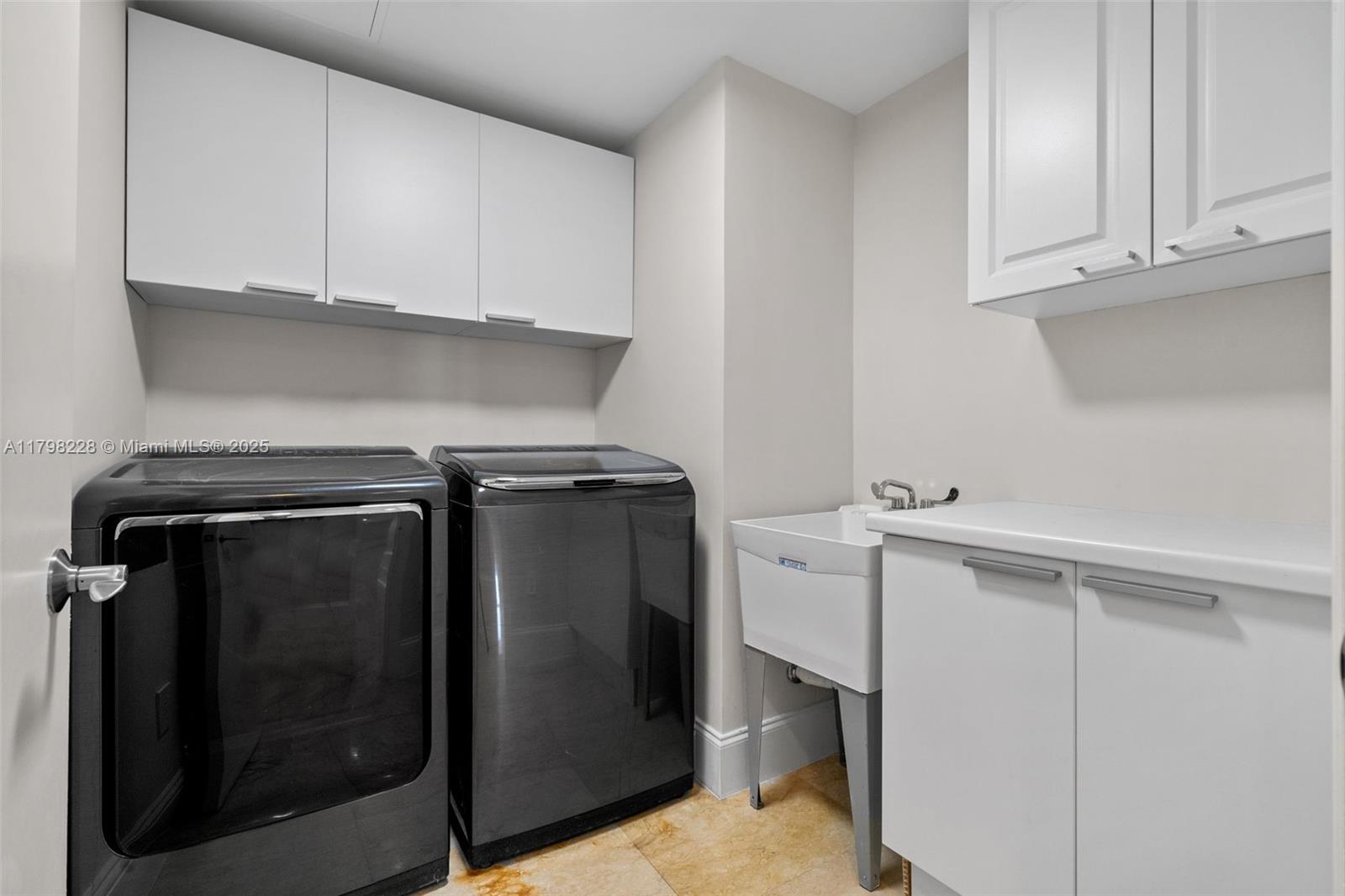 THE PENINSULA II CONDO - Residential