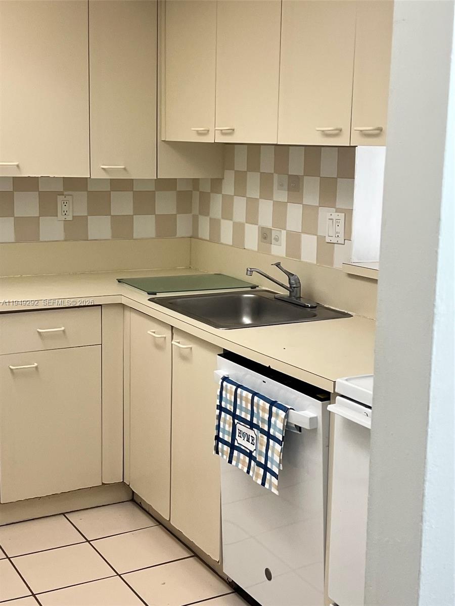 10431 N Kendall Dr D314