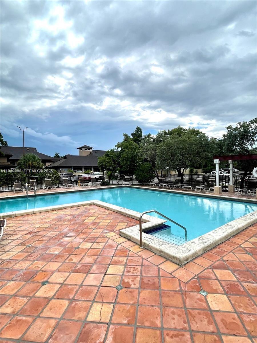 NOB HILL WEST CONDO - Residential