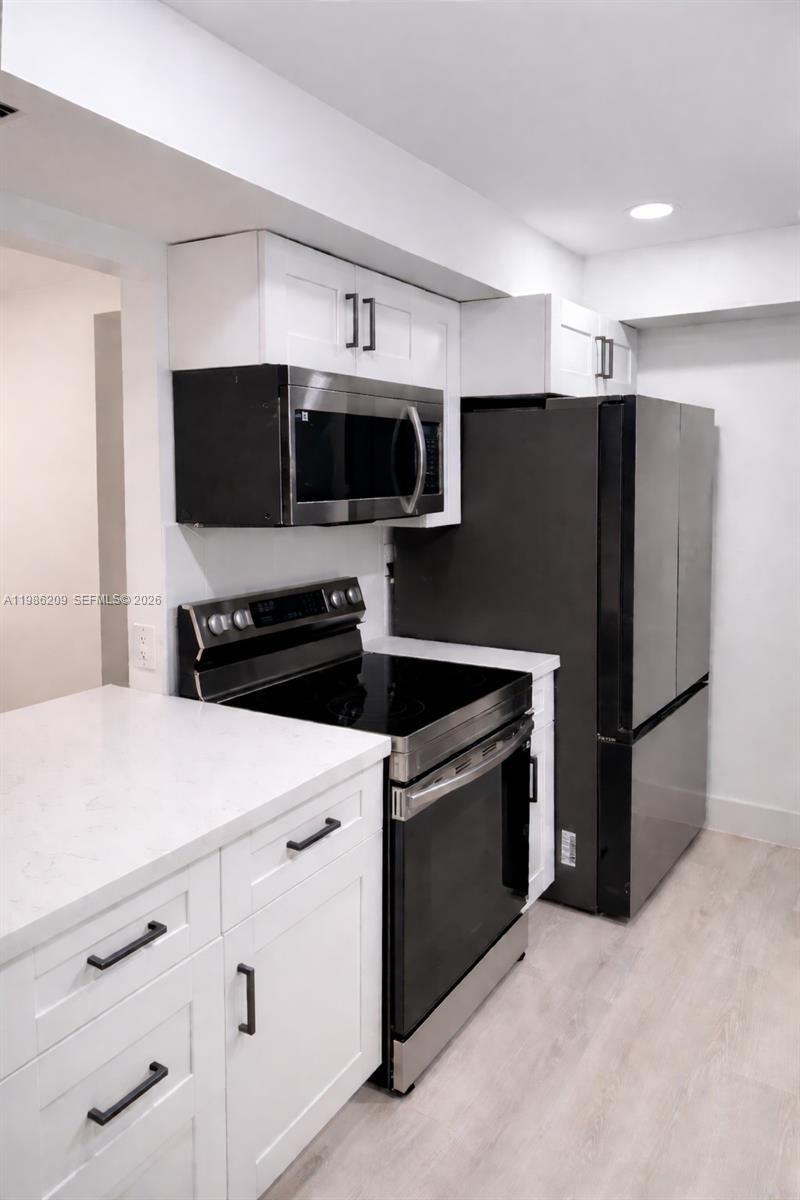 BUILDING EIGHT OF RACQUET - Residential Lease