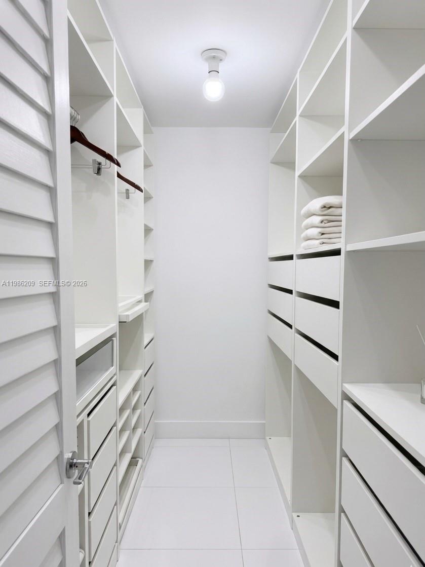 BUILDING EIGHT OF RACQUET - Residential Lease