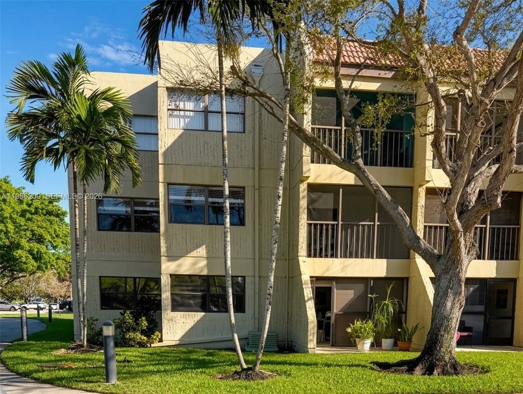 Photo of 220 Lakeview Dr #102, Weston, FL 33326 (MLS # A11986209)