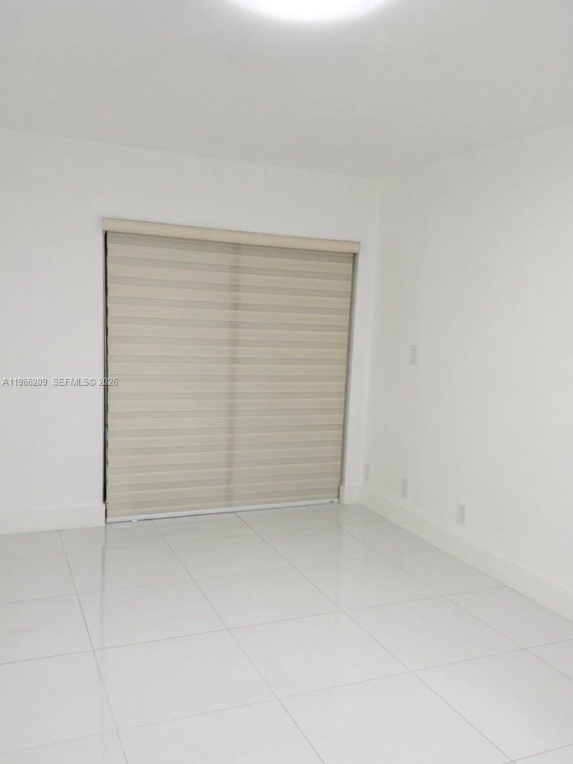 BUILDING EIGHT OF RACQUET - Residential Lease