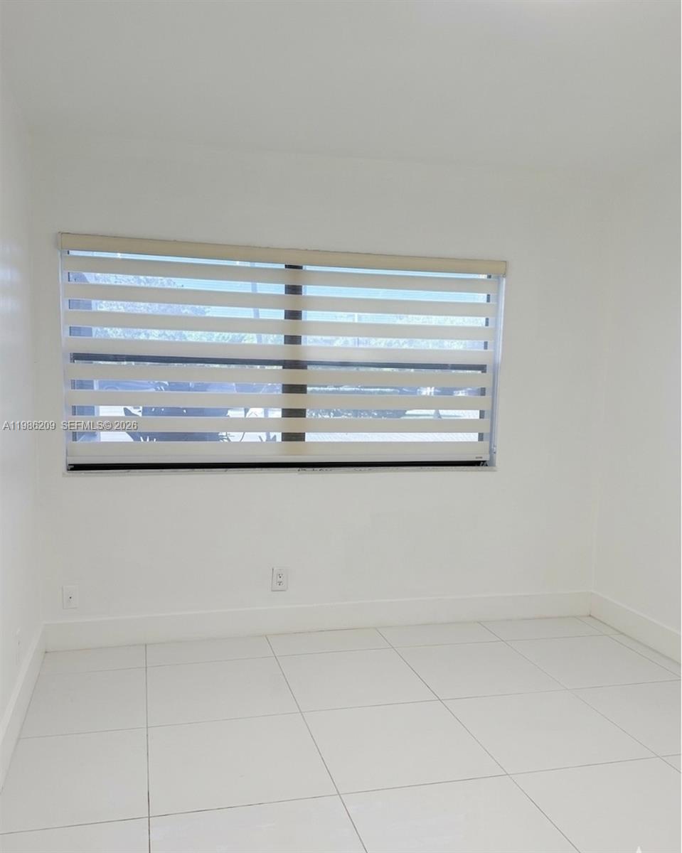 BUILDING EIGHT OF RACQUET - Residential Lease