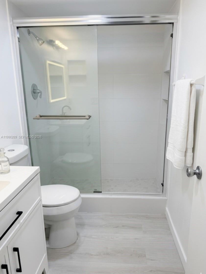 BUILDING EIGHT OF RACQUET - Residential Lease