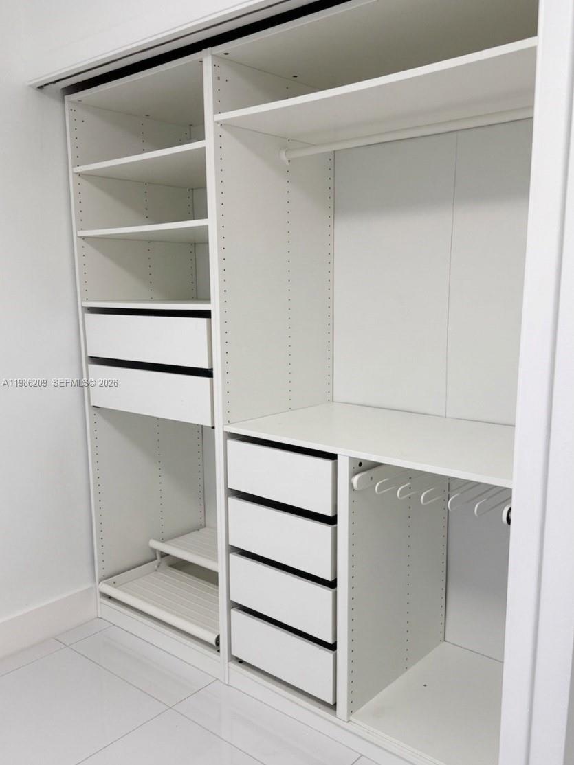 BUILDING EIGHT OF RACQUET - Residential Lease