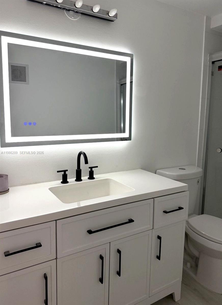 BUILDING EIGHT OF RACQUET - Residential Lease