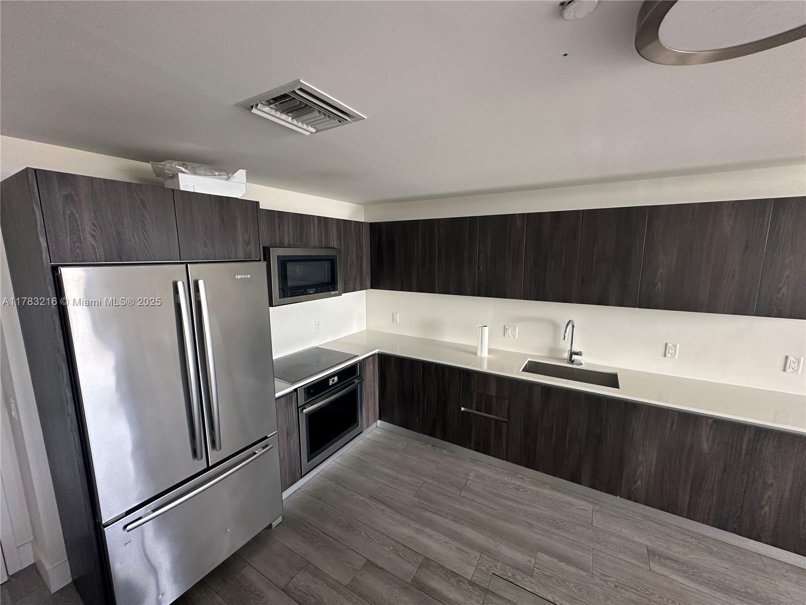2960 Ne 207th St 812, Aventura, Miami-Dade County, Florida - 2 Bedrooms  
2 Bathrooms - 