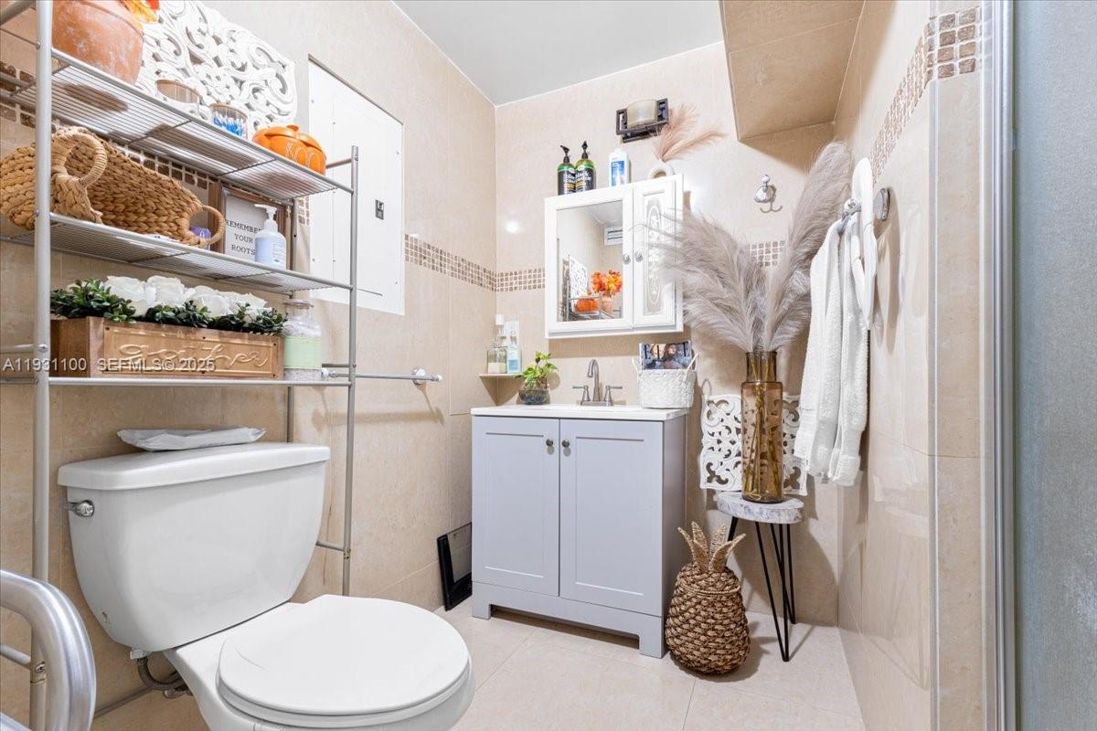 CAROLE ANNE PARK - Residential Lease