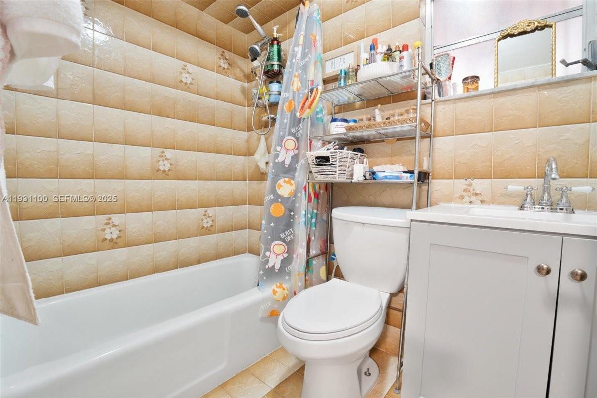 CAROLE ANNE PARK - Residential Lease