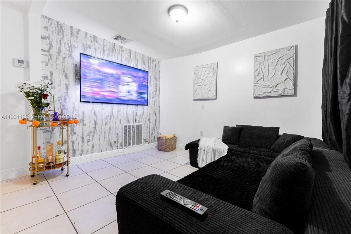 CAROLE ANNE PARK - Residential Lease