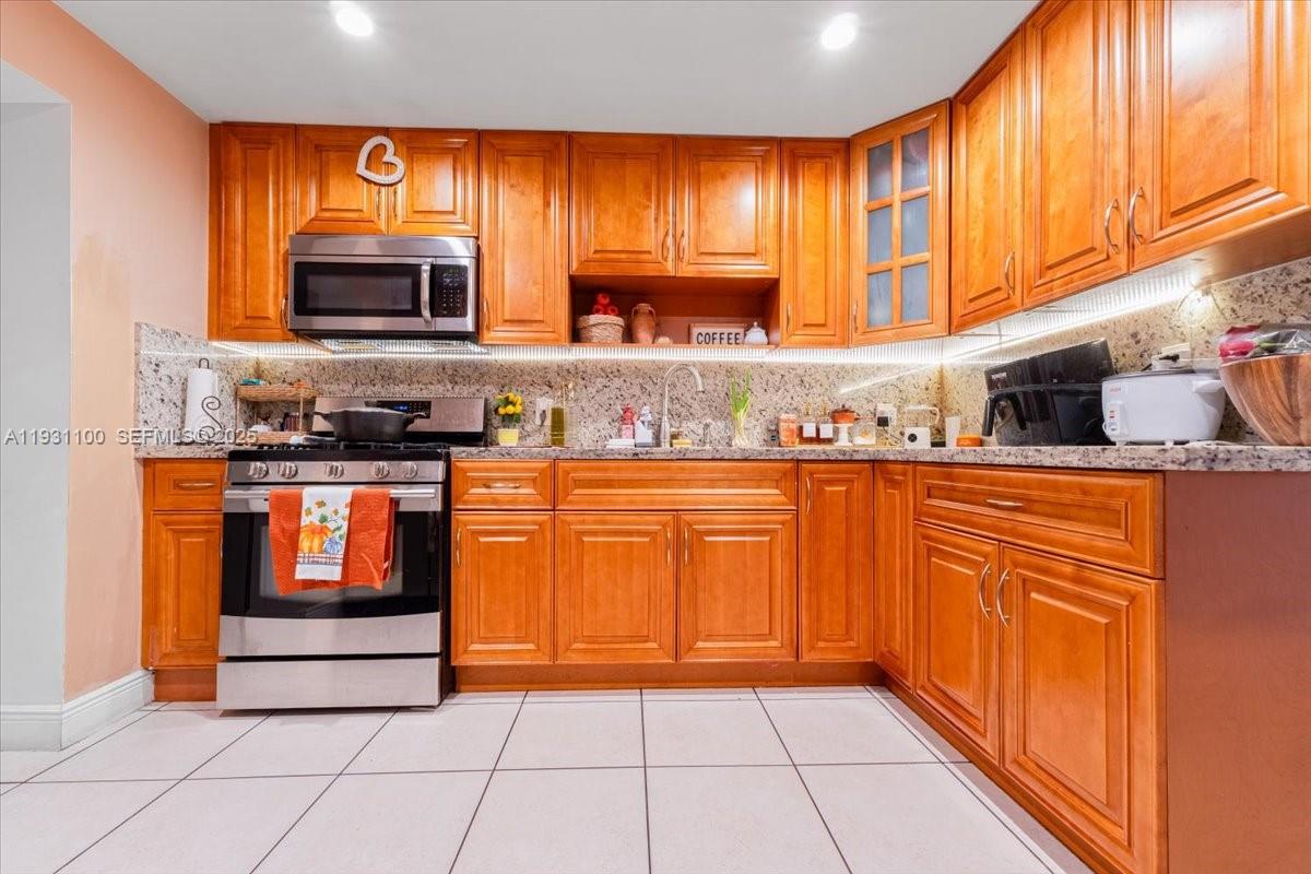 CAROLE ANNE PARK - Residential Lease