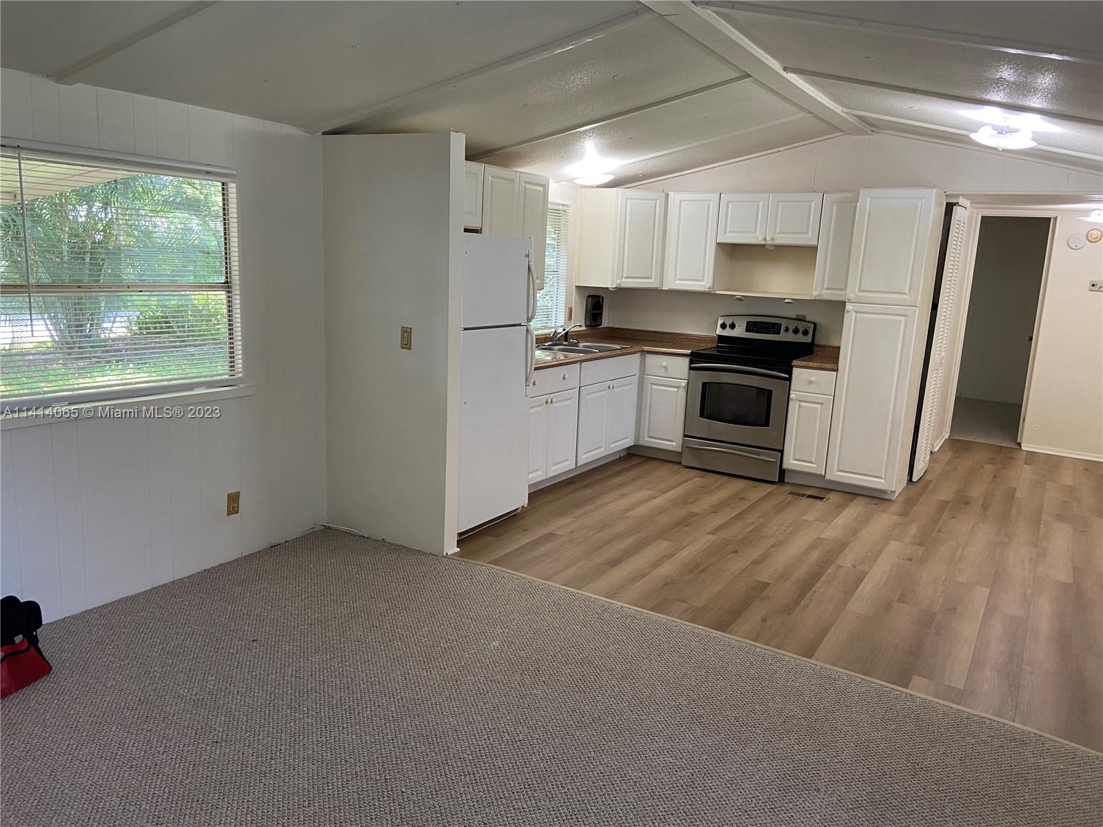 SUNSHINE PARKWAY MANOR UN - Residential Lease