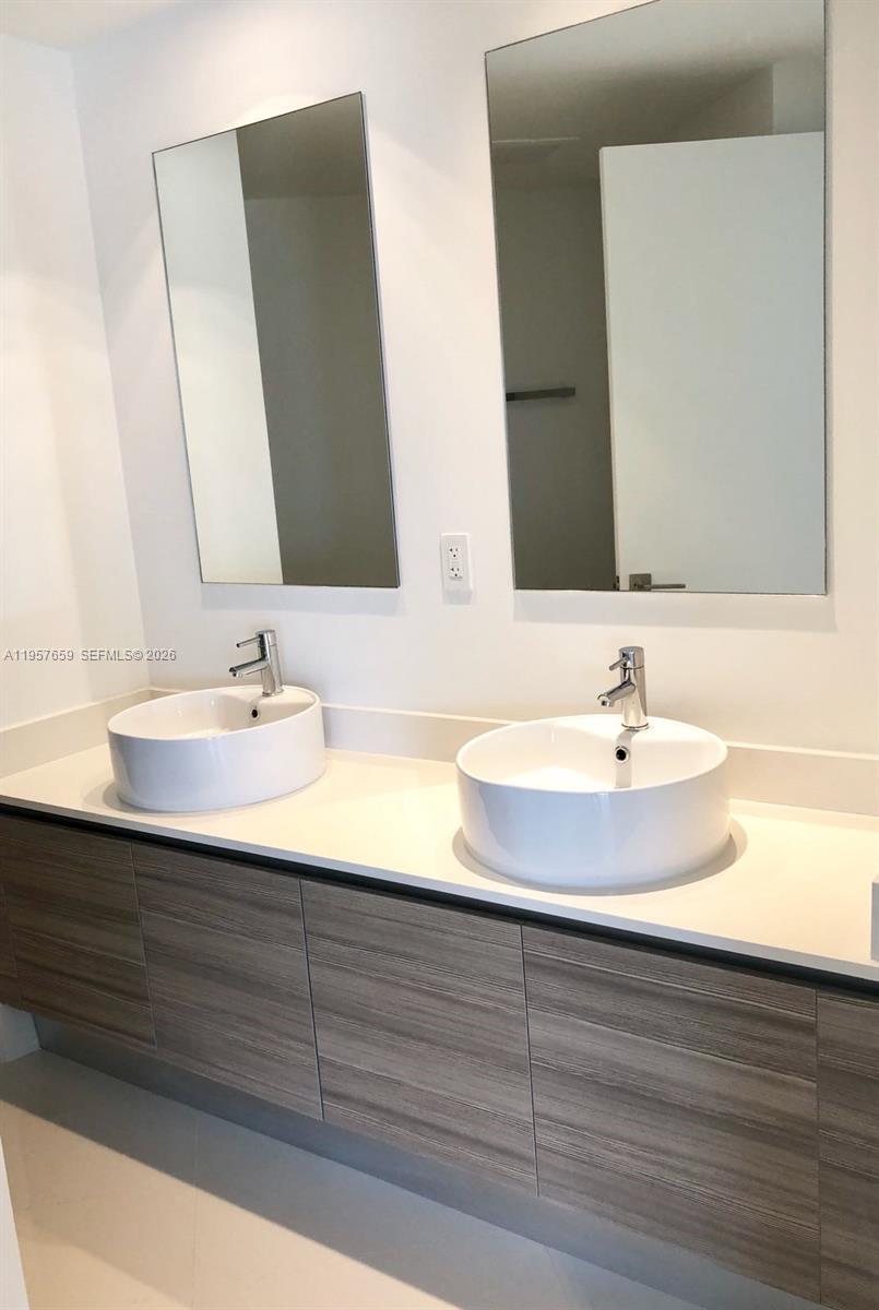 3401 MIDTOWN CONDO - Residential