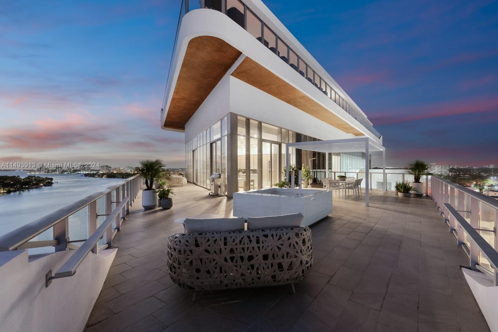 MONACO YACHT CLUB RESIDENC - Residential
