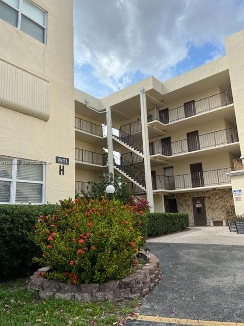 SOMERSET NO EIGHT CONDO - Residential