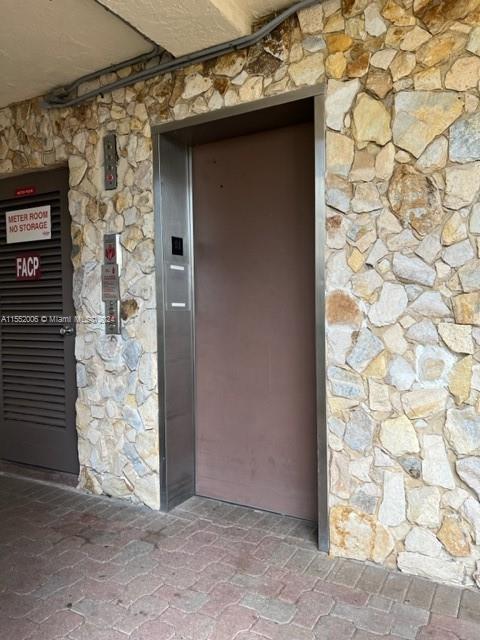 SOMERSET NO EIGHT CONDO - Residential