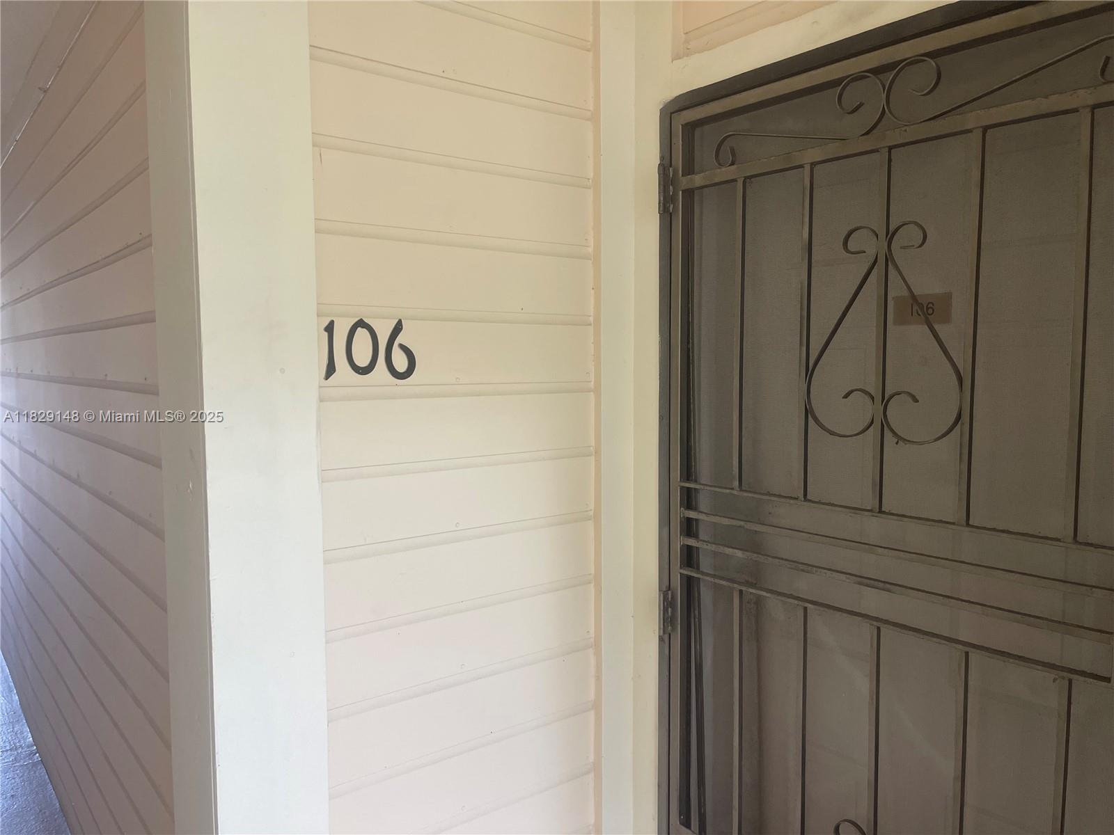 907 NE 199th St 106