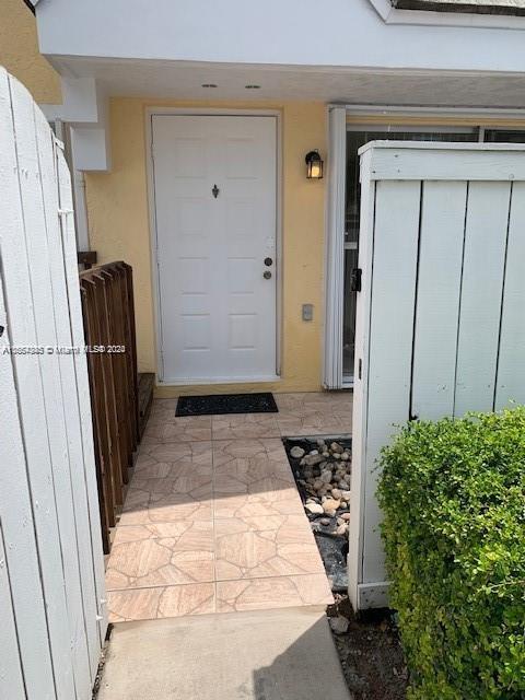 View Miami, FL 33155 townhome