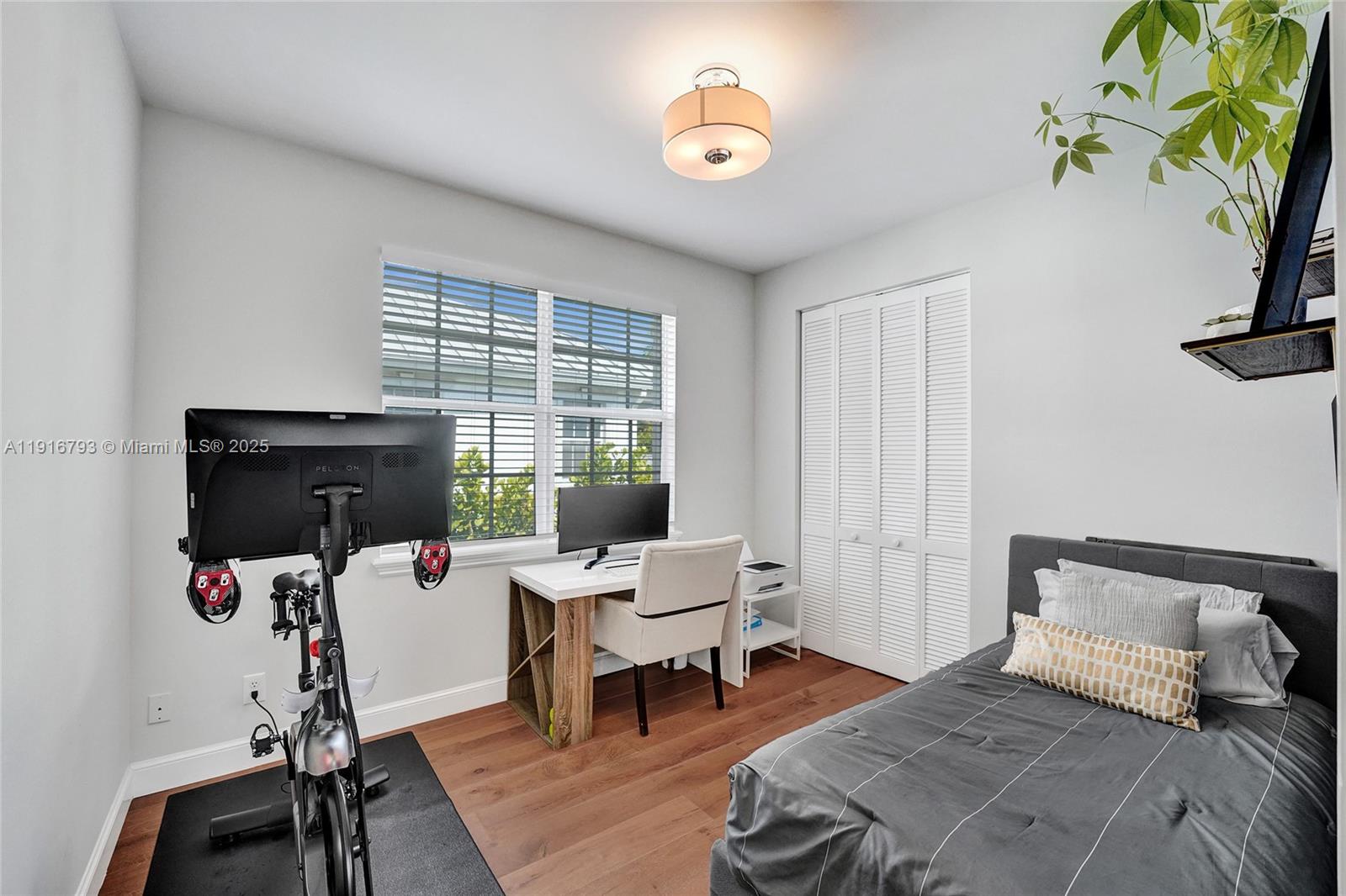 HOLLYWOOD LAKES SECTION - Residential