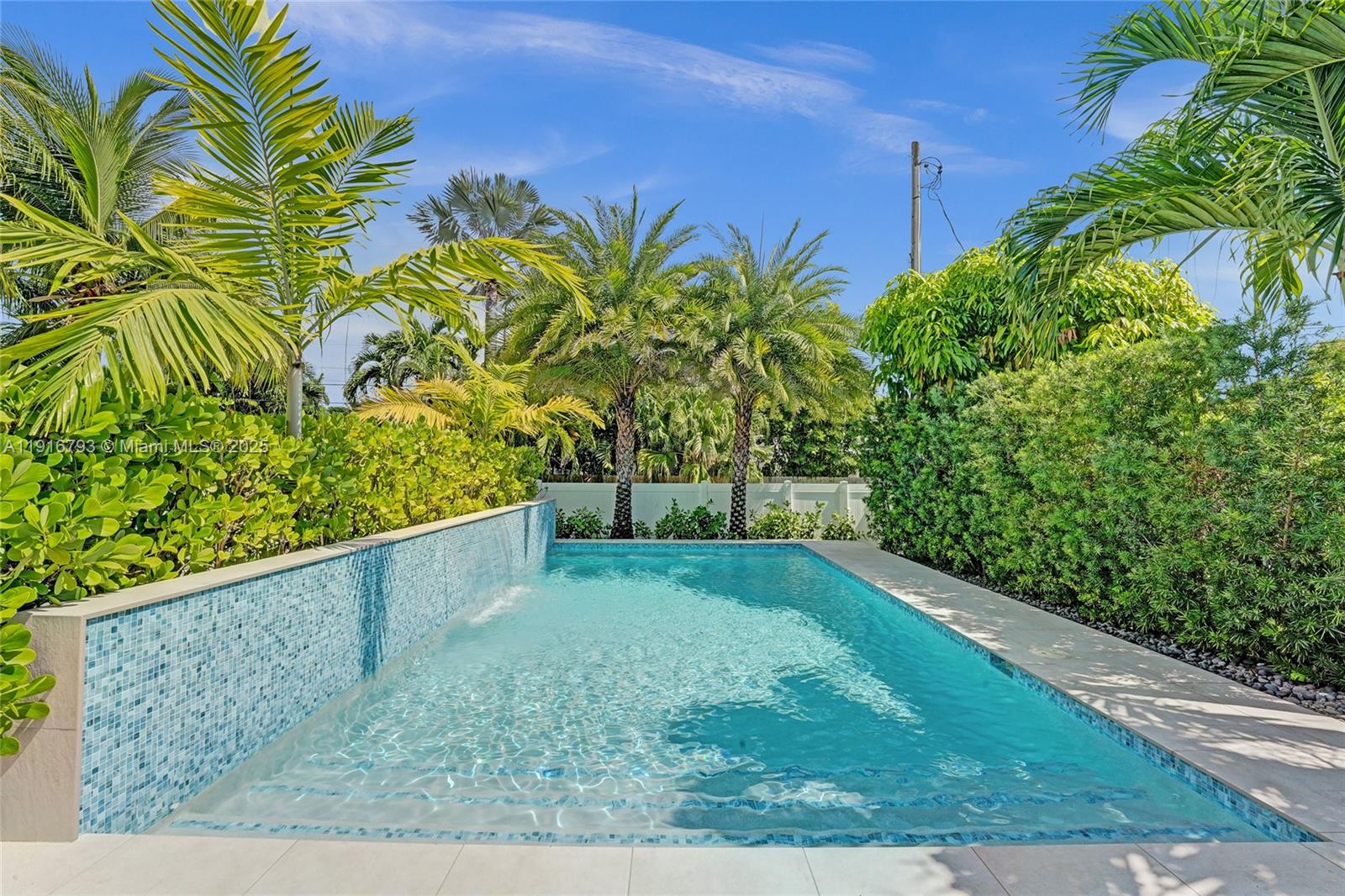 HOLLYWOOD LAKES SECTION - Residential