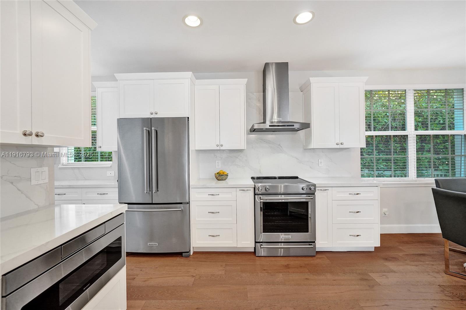 HOLLYWOOD LAKES SECTION - Residential