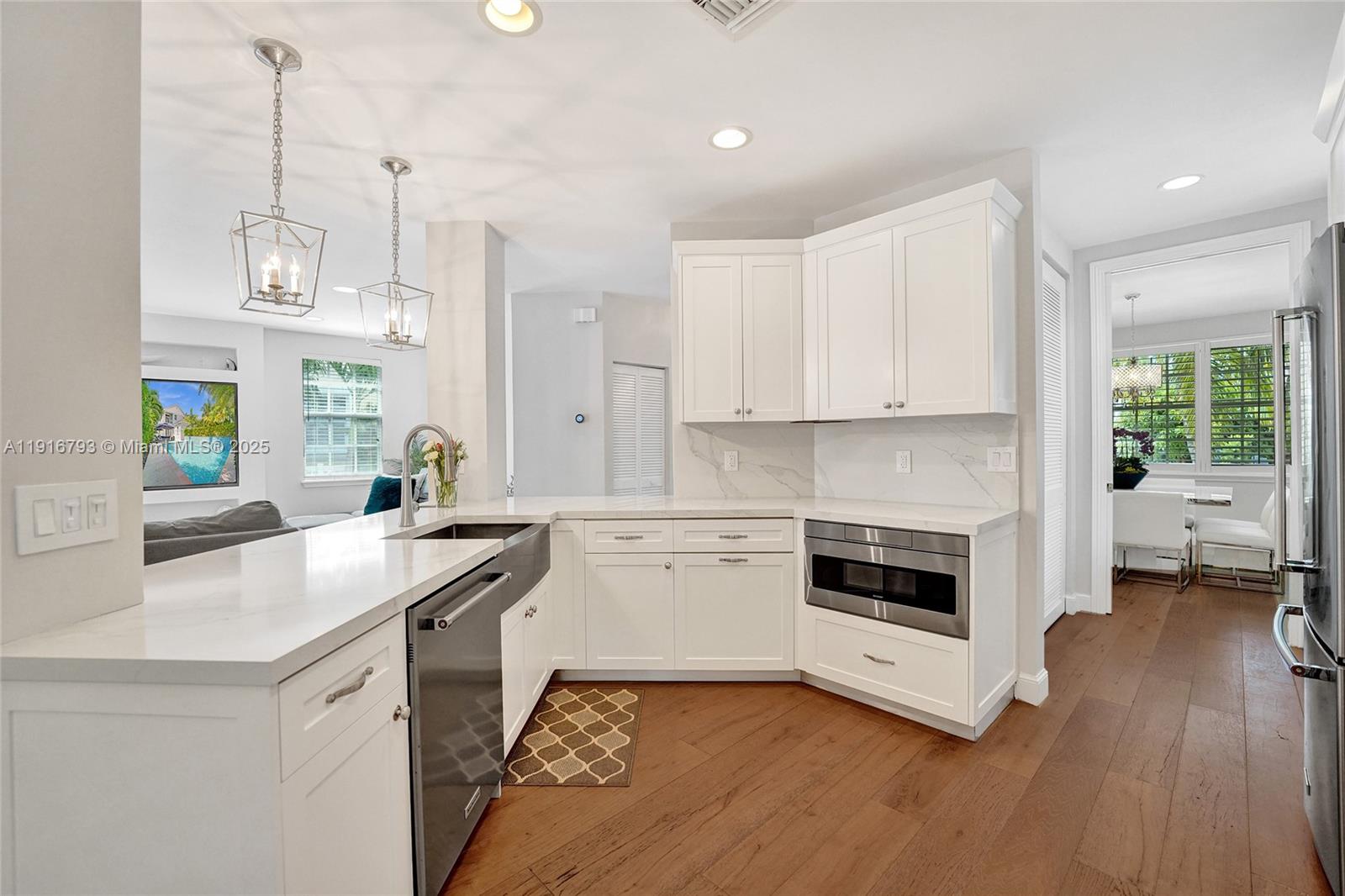 HOLLYWOOD LAKES SECTION - Residential