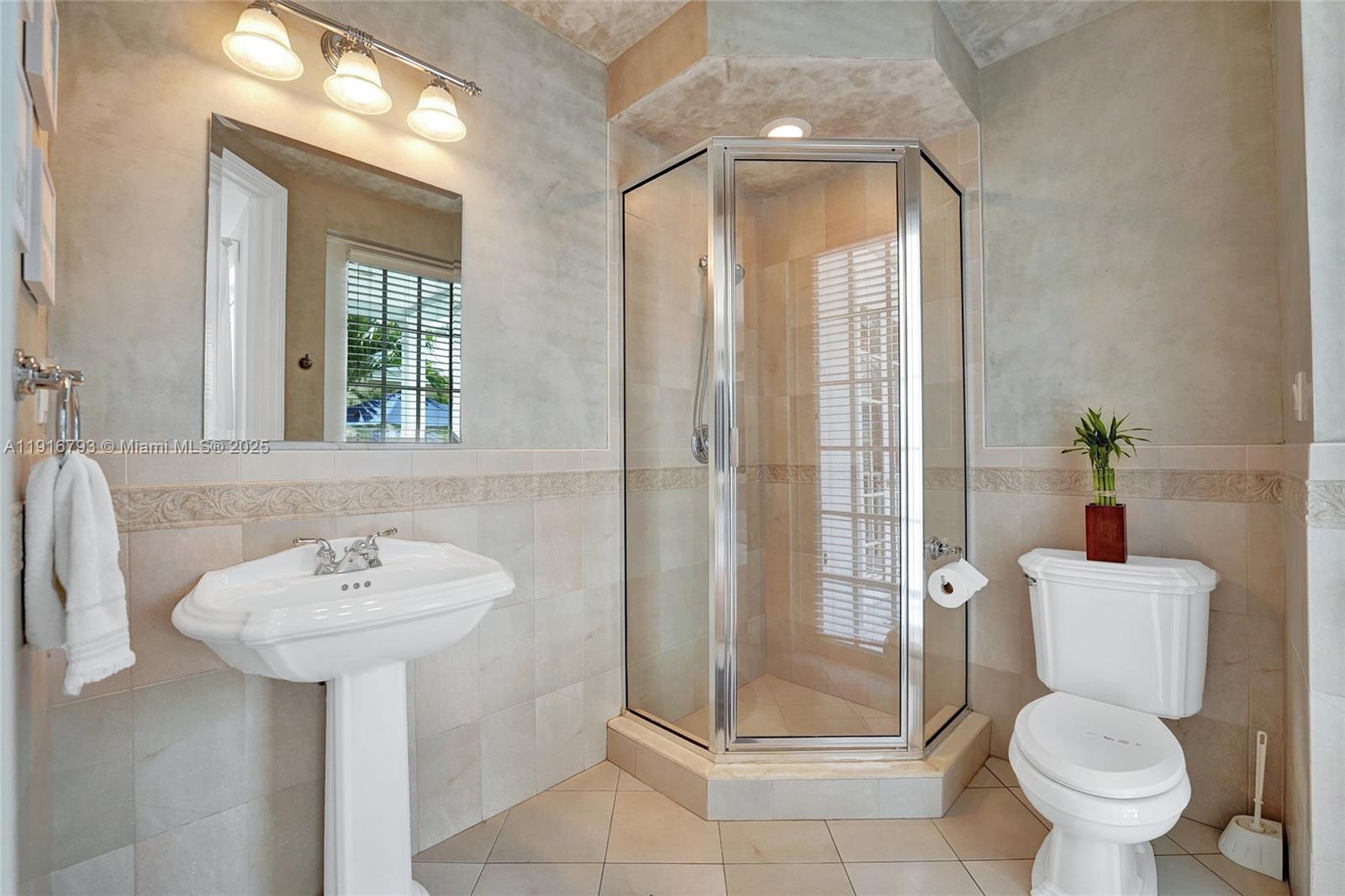 HOLLYWOOD LAKES SECTION - Residential