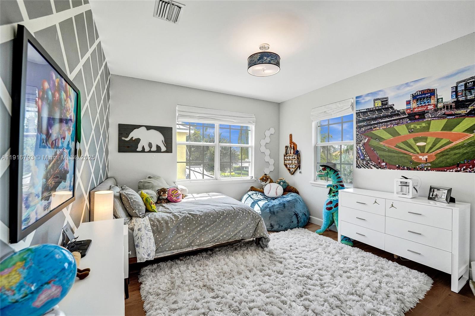 HOLLYWOOD LAKES SECTION - Residential