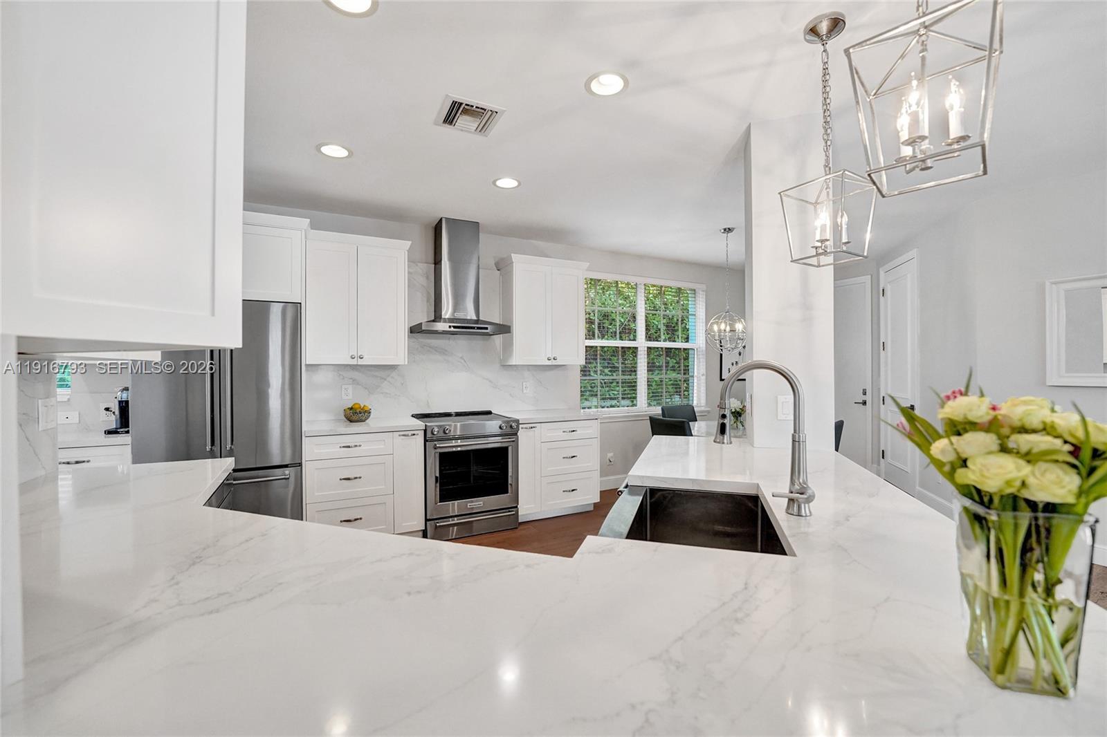 HOLLYWOOD LAKES SECTION - Residential