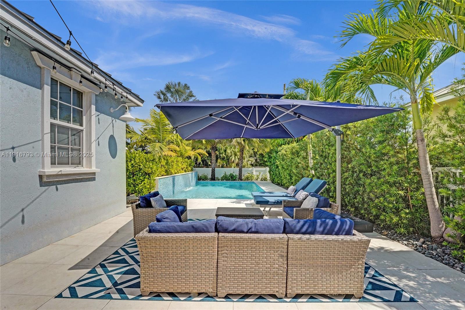 HOLLYWOOD LAKES SECTION - Residential