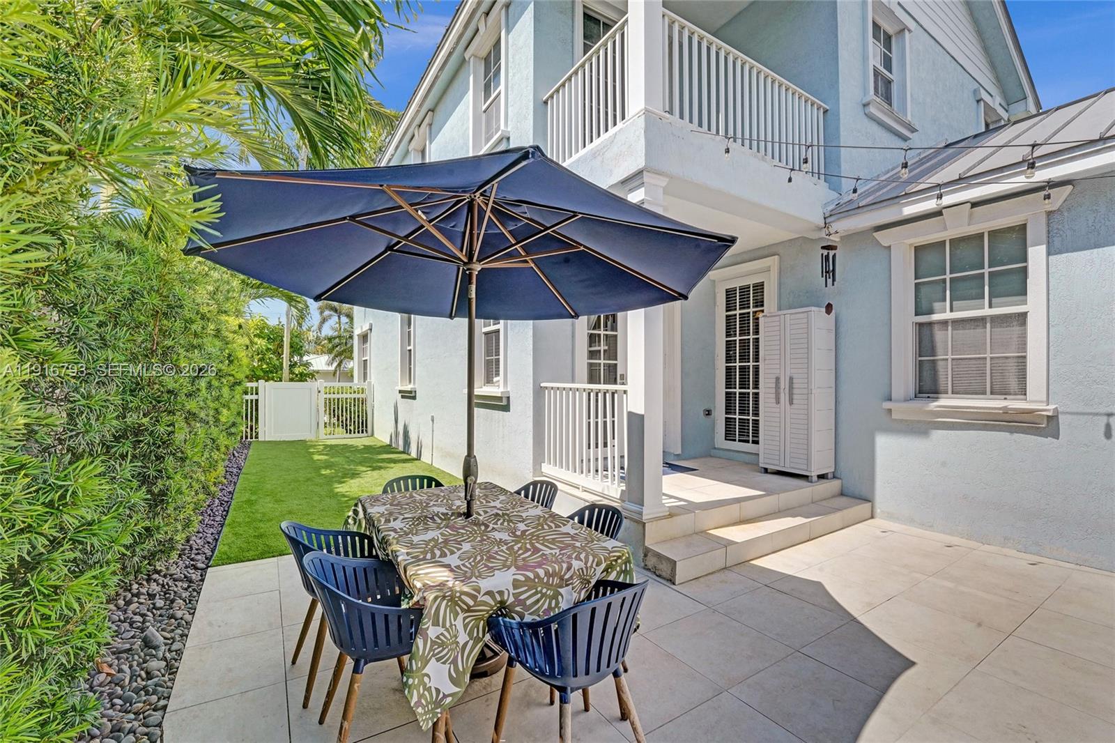 HOLLYWOOD LAKES SECTION - Residential