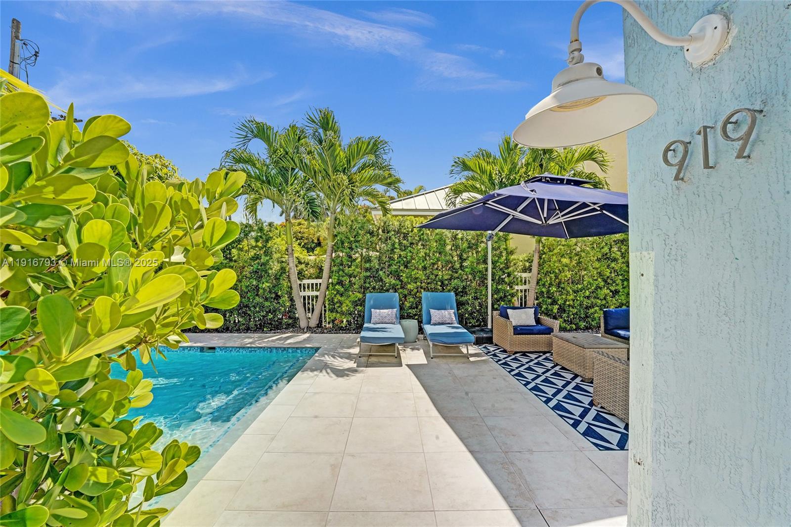 HOLLYWOOD LAKES SECTION - Residential