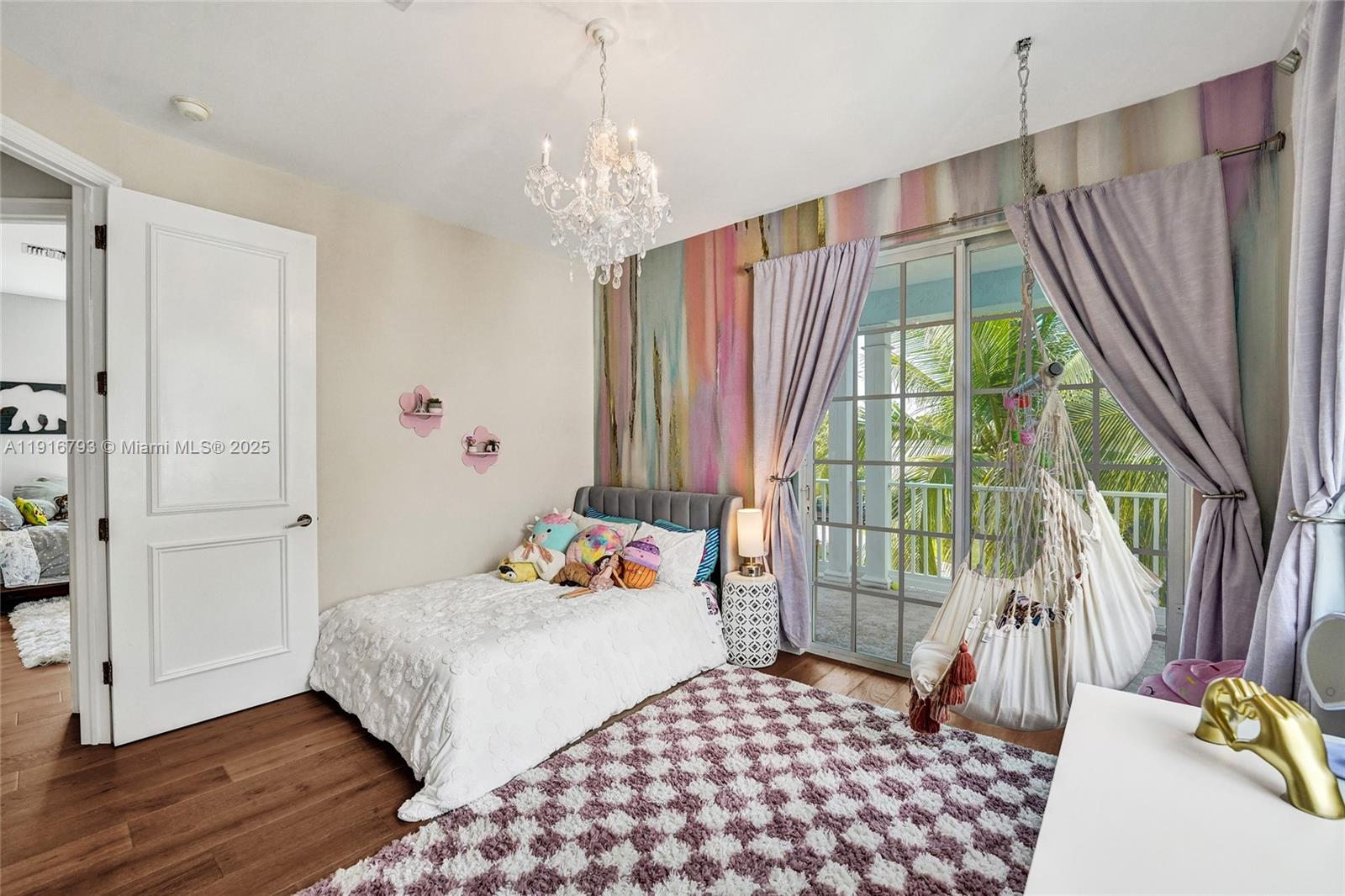 HOLLYWOOD LAKES SECTION - Residential