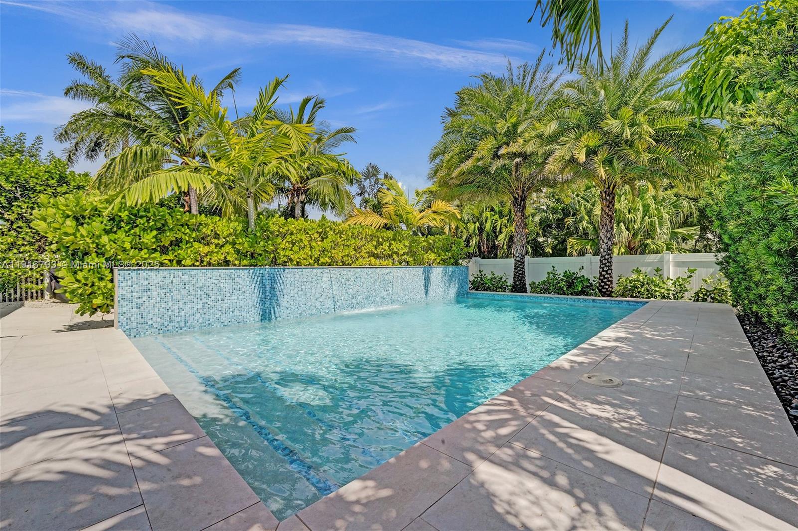 HOLLYWOOD LAKES SECTION - Residential