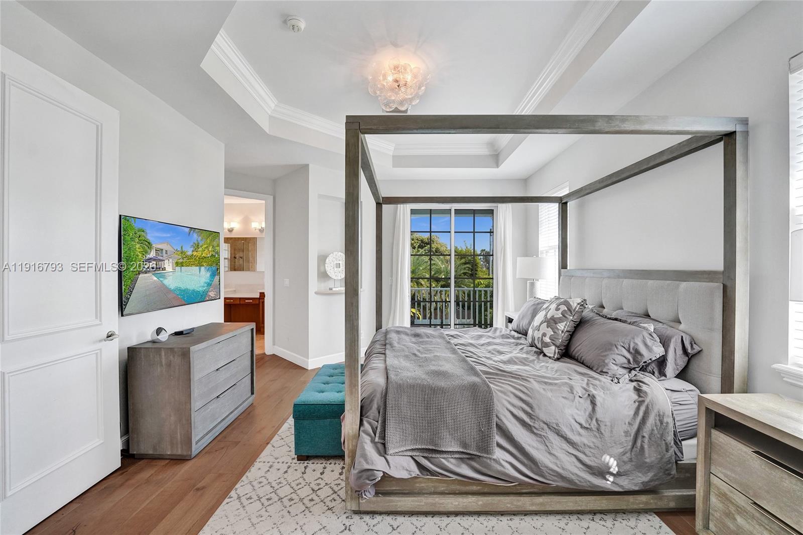 HOLLYWOOD LAKES SECTION - Residential